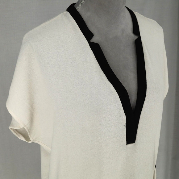 ASTR the Label Dress Womens Small Ivory Black Trim Pockets Back Pleat V-neck - Picture 6 of 11